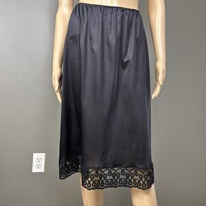 Vintage Leggs Half Slip Skirt Size Medium 3" Wide Lace Black Antron III Nylon
